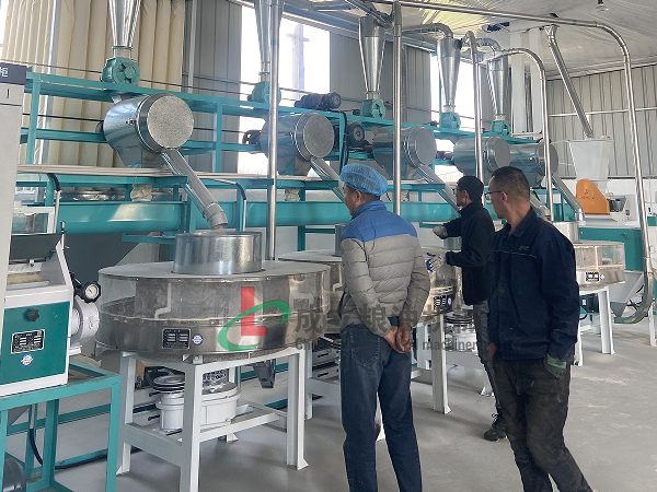 鶴壁客戶訂購4+2組石磨面粉機，運行良好